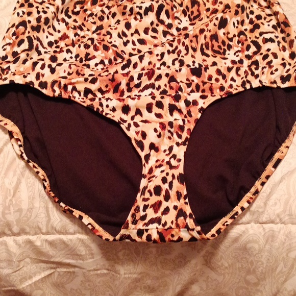Women's bathing suit - Picture 4 of 6